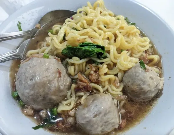 10 Rekomendasi Bakso Enak di Solo, Ada yang Sejak Tahun 1950an!