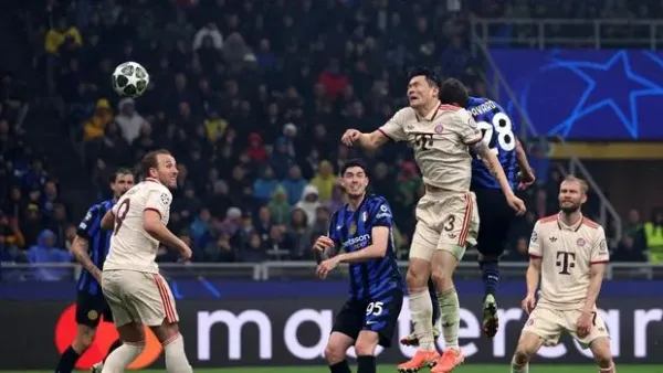 Soccer Football - Champions League - Quarter Final - Second Leg - Inter Milan v Bayern Munich - San Siro, Milan, Italy - April 16, 2025 Inter Milan's Benjamin Pavard scores their second goal REUTERS/Claudia Greco