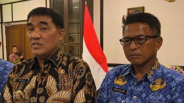 SEKPROV SULUT - Gubernur Sulawesi Utara Yulius Selvanus Komaling (YSK) dan Plh Sekprov Sulut Tahlis Gallang, Kamis (17/4/2025). YSK mengungkap alasan menunjuk Tahlis Gallang jadi Sekprov Sulut.