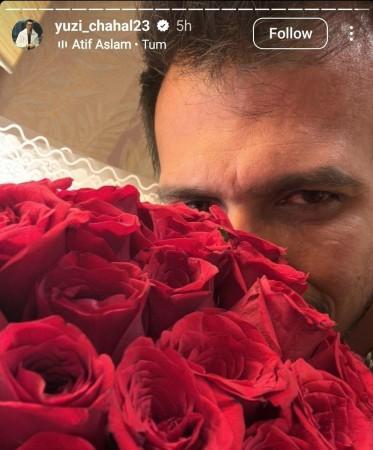 Yuzvendra poses with bouquet of red roses, tags RJ Mahvash, fans say 'be your own sugar daddy'