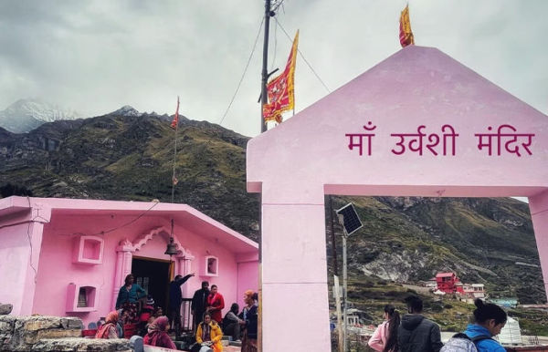 There is a temple in my name - Bollywood actress's statement created ruckus, saints apologized 2 - Image