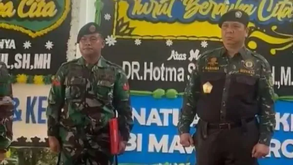Menteri Perumahan dan Pemukiman Maruarar Sirait mendatangi rumah duka pengacara Hotma Sitompul