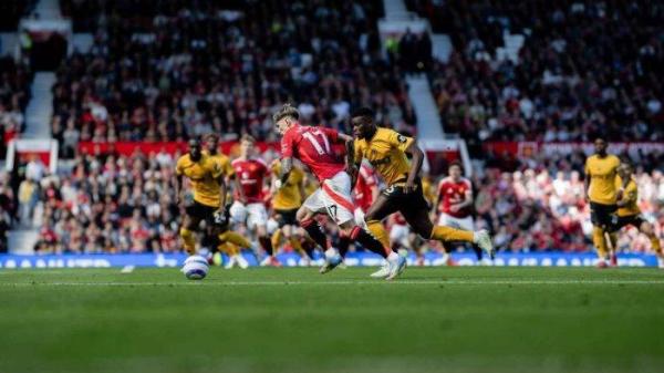 Aksi winger Manchester United, Alejandro Garnacho melawan Wolves di Liga Inggris