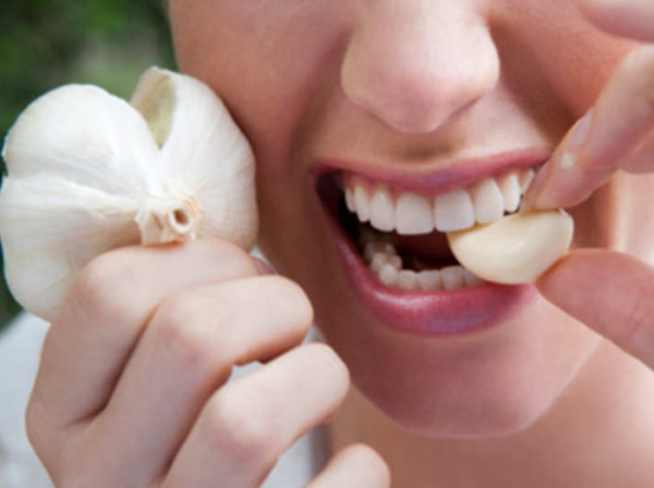 home remedies for high bp: garlic good for high bp - कंट्रोल में रहता है High BP अगर रोज इस तरह करें लहसुन का सेवन - Navbharat Times