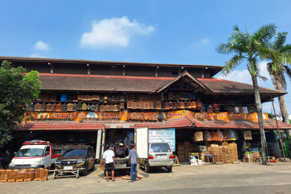 Suasana di Pasar Burung Pramuka, Jakarta, Rabu (16/4/2025). Foto: Argya Maheswara/kumparan
