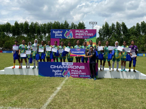 Putri Tangsel City juara Piala Pertiwi U-14 & U-16 Regional Banten, Minggu (20/4) di Stadion Mini Cisauk. Foto: Antika Fahira/kumparanBOLANITA