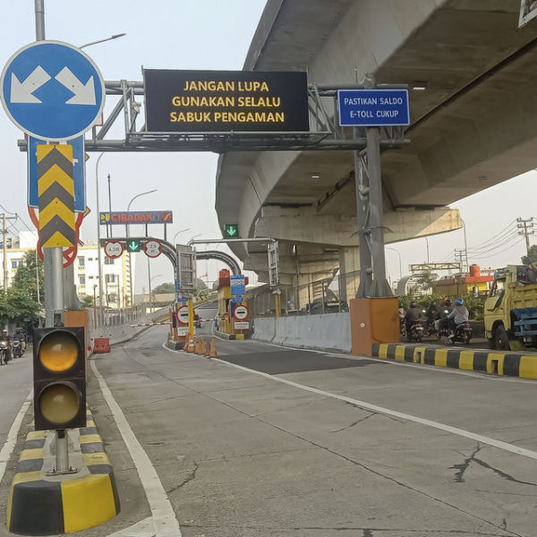 Gerbang Tol Cibadak. Foto: Razqa/Shutterstock