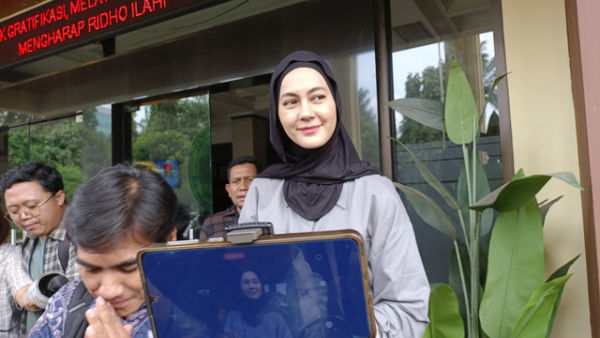 Paula Verhoeven usai menghadiri sidang cerai di Pengadilan Agama Jakarta Selatan. Foto: Aprilandika Pratama/kumparan