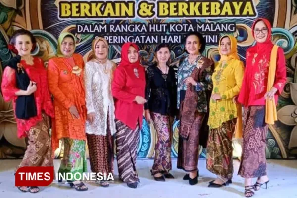 Parade-Kebaya.jpg