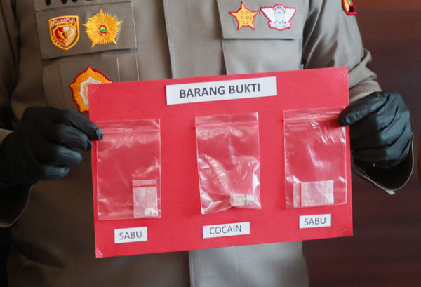 Kapolres Jakarta Barat, Twedi Aditya Bennyahdi saat memberikan keterangan pers terkait penyalahgunaan narkotika oleh Aktor Fachry Albar di Polres Metro Jakarta Barat, Jakarta, Kamis, (24/04/2025). Foto: Agus Apriyanto
