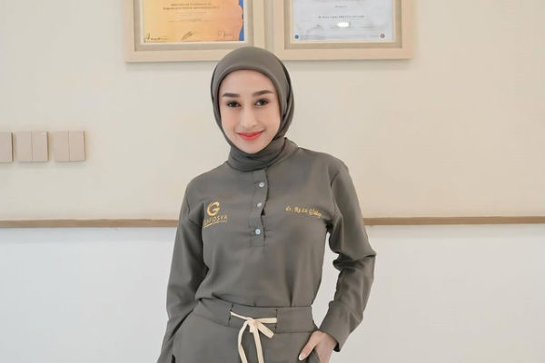 dr Reza Gladys Dipl. AAAM. Foto: Instagram/@rezagladys