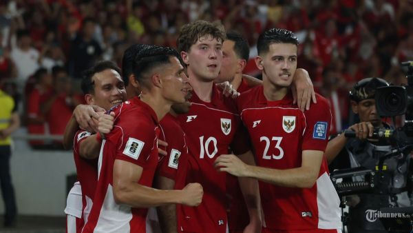 SELEBRASI OLE ROMENY - Selebrasi penyerang Timnas Indonesia, Ole Romeny setelah menjebol gawang Timnas China pada laga di Kualifikasi Piala Dunia 2026 di Stadion Gelora Bung Karno pada Kamis (5/6/2025). Timnas Indonesia mendapatkan hadiah penalti pada menit ke-43 melawan Timnas China pada babak pertama. (Tribunnews/Herudin)