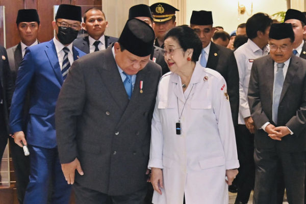 Presiden Prabowo Subianto bersama Megawati Soekarnoputri di acara Upacara Hari Lahir Pancasila di Gedung Pancasila, Jakarta, pada Senin (2/6/2025). Foto: Laily Rachev-Biro Pers Sekretariat Presiden