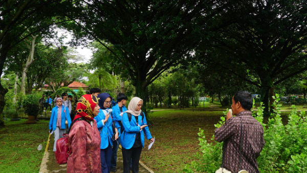Edukasi lingkungan dan regenerasi petani muda (Foto: Dokpri)
