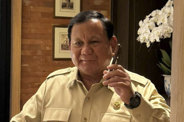 Presiden Prabowo Subianto menerima telfon Perdana Menteri (PM) Kanada Mark Carney saat diundang secara resmi untuk menghadiri Konferensi Tingkat Tinggi (KTT) Group of Seven (G7) tahun 2025. Foto: Dok. Setpres RI