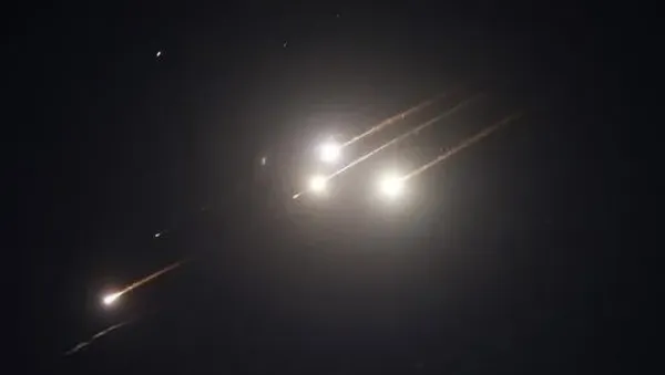 This picture shows rocket trails in the sky above Jerusalem on June 13, 2025. Air raid sirens sounded in Jerusalem and loud blasts were heard on June 13, AFP journalists reported, as the Israeli military said it had detected a missile launched from Iran. (Photo by Ahmad GHARABLI / AFP)
