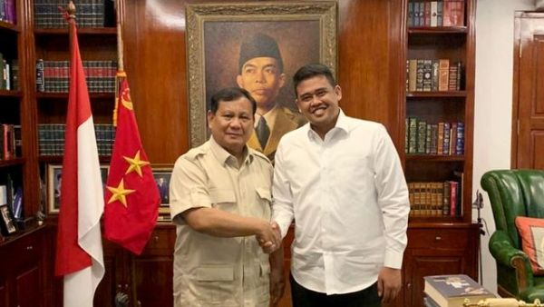 Ketum Gerindra Prabowo Subianto menerima kunjungan menantu Jokowi, Bobby Nasution, Sabtu (28/12). Foto: Dok. Partai Gerindra