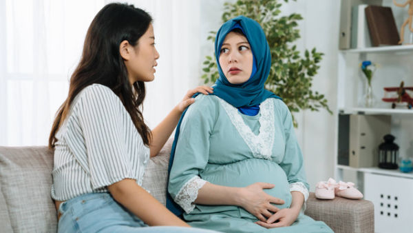 Ilustrasi ibu hamil dengan hijab. Foto: PR Image Factory/Shutterstock