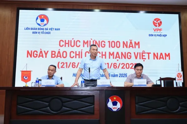 Bóng đá Việt Nam không chọn nhập tịch như Malaysia, Indonesia - Ảnh 1. Bóng đá Việt Nam không chọn cách làm như Malaysia, Indonesia - Ảnh 1.