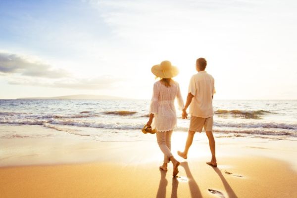 Ilustrasi Pasangan yang Traveling Bersama Foto: Shutter Stock