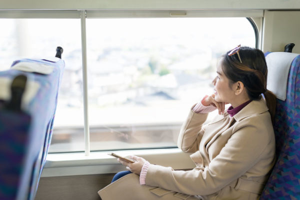 Ilustrasi perempuan solo traveling. Foto: Shutterstock