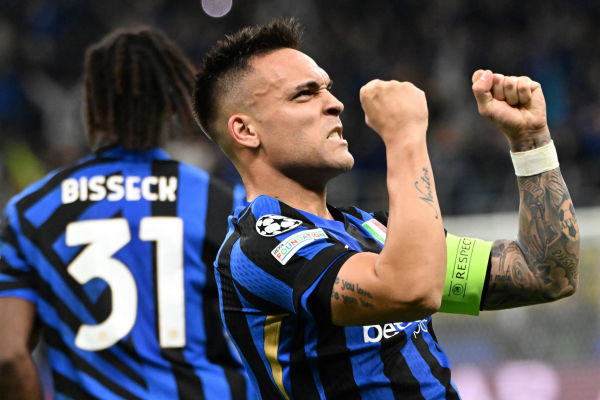 epa12078642 Inter Milans Lautaro Martinez celebrates after scoring the 1-0 goal during the UEFA Champions League semifinal 2nd leg soccer match between Inter Milan and FC Barcelona, in Milan, Italy, 06 May 2025. EPA-EFE/DANIEL DAL ZENNARO