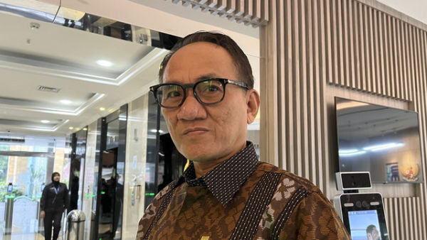 Komisaris Independen PLN, Andi Arief, saat ditemui di kantor Kementerian BUMN, Rabu (18/6/2025). Foto: Fariza Rizky Ananda/kumparan