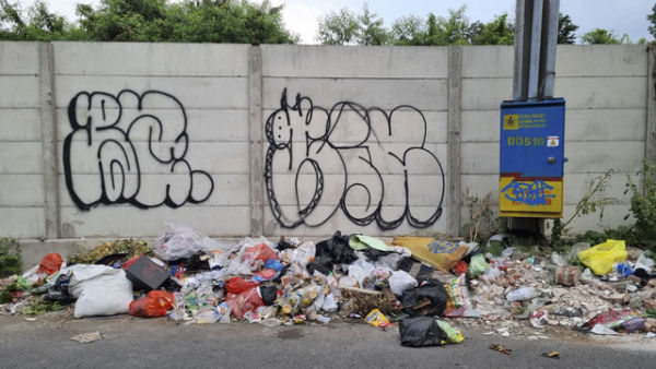 Tumpukan sampah di Jalan Kali Bokor 1, Kota Surabaya, Rabu (18/6/2025). Foto: Farusma Okta Verdian/kumparan