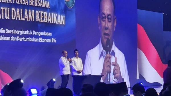 TELUR UNTUK MBG - Kepala Badan Gizi Nasional Dadan Hindayana dalam acara Buka Puasa Bersama Kadin Indonesia di Jakarta International Convention Center, Jumat (14/3/2025). Program Makan Bergizi Gratis (MBG) membutuhkan 5 juta ton telur untuk per harinya.
Dok: Endrapta Pramudhiaz