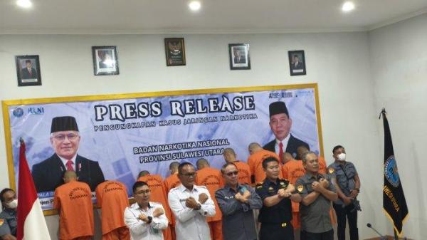 PRESCON: Badan Narkotika Nasional Provinsi (BNNP) bersama Lapas Kelas II A Manado menggagalkan masuknya narkotika Jenis sabu sebanyak 2 paket, di dalam Lapas pada Rabu (14/5/2025).  Mirisnya salah satu pelaku dalam kasus ini adalah siwa SMA.