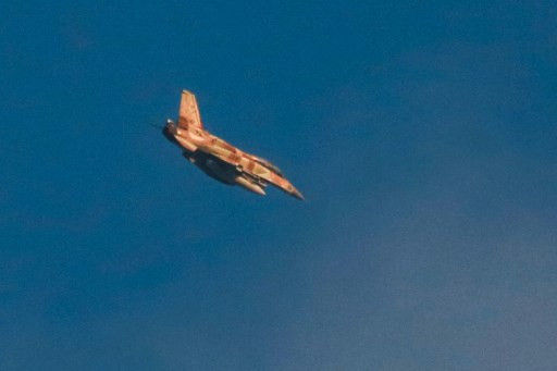 Jet tempur F-16 Israel tengah menyerang sasarannya Foto: Bashar Taleb/AFP