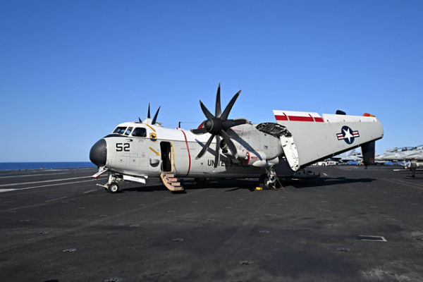 Pesawat militer AS di atas Kapal Induk USS Nimitz. Foto: Andreas Solaro/AFP