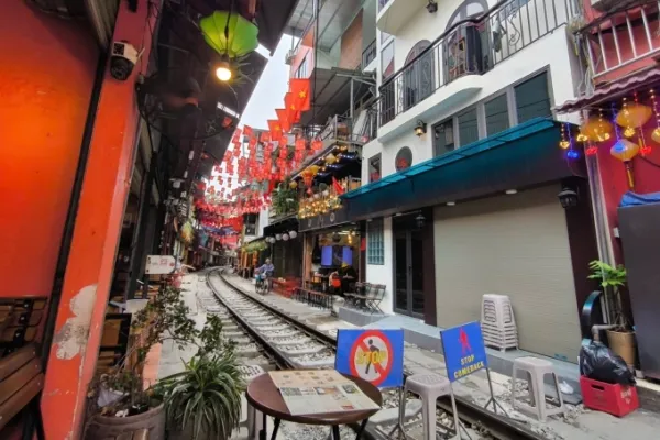 Half street street in Hang Bong ward was closed on June 16. Photo: Tu Nguyen