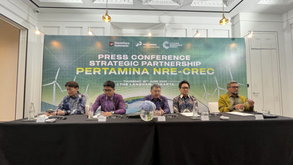 Konferensi pers kerja sama Pertamina NRE and Citicore Renewable Energy Corporation (CREC) menandatangani perjanjian pengambilan bagian 20 persen saham baru, Kamis (19/6/2025).  Foto: Fariza Rizky Ananda/kumparan