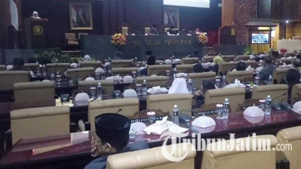 DPRD Jawa Timur menggelar sidang paripurna, Senin (29/4/2019).