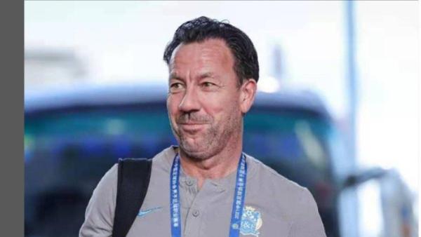 PELATIH BARU -  Jean Paul van Gastel resmi diperkenalkan sebagai pelatih kepala PSIM Yogyakarta, Selasa (17/6/2025).