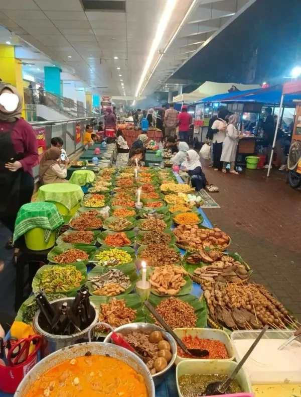 Lesehan Bu Gendut Blok M