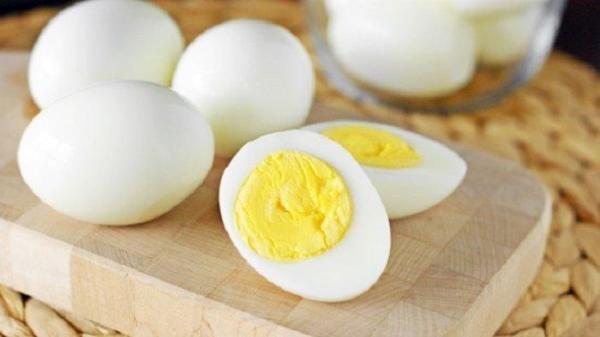 Ilustrasi telur rebus sebagai menu diet.