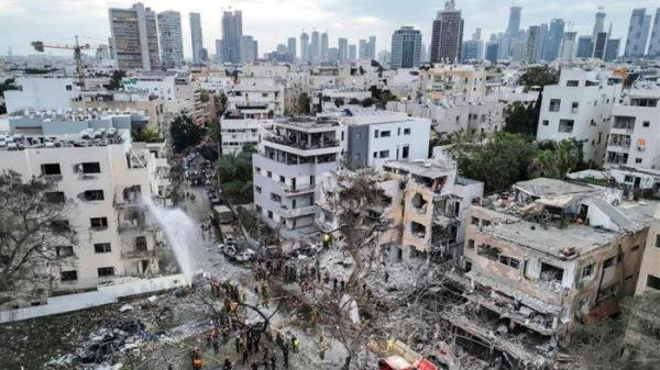 DAMPAK RUDAL IRAN - Tangkap layar dari YNet, Selasa (17/6/2025) menunjukkan pemandangan kerusakan di pemukiman di Tel Aviv, Israel akibat rudal Iran. Iran dilaporkan akan meluncurkan serangan besar ke Israel dalam beberapa jam mendatang.