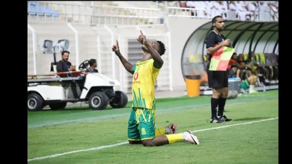 Striker asal Liberia, Abu Razard Kamara saat bermain untuk Al-Seeb di Liga Oman musim 2024/2025. Abu Razard Kamara dikaitkan dengan Persebaya Surabaya dan PSM Makassar.