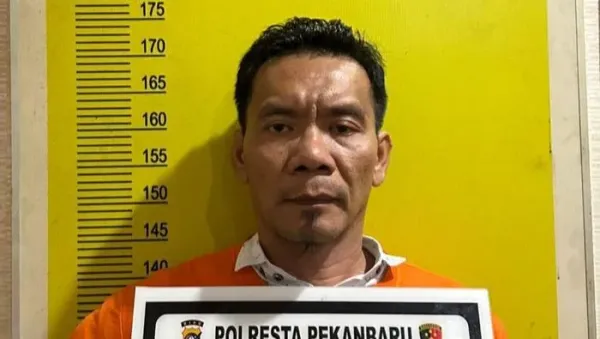 Polresta Pekanbaru membongkar penimbunan limbah medis di sebuah lahan di Jalan Beringin, Kecamatan Binawidya, pada Kamis (19/6/2025). Satu orang ditetapkan sebagai tersangka dalam kasus ini.