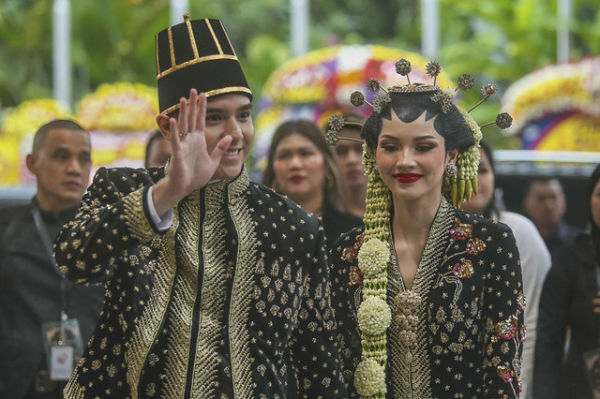 Pasangan artis Al Ghazali dan Alyssa saat tiba di gedung JCC, Jakarta, Kamis, (19/6/2025). Foto: Agus Apriyanto