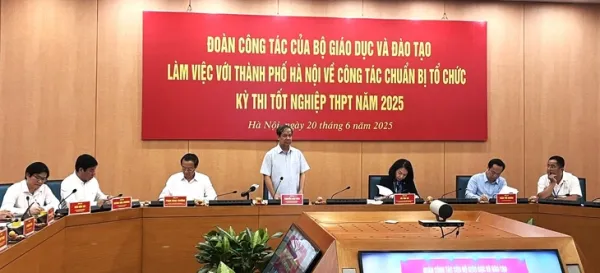 Bộ trưởng Nguyễn Kim Sơn kiểm tra chuẩn bị thi tốt nghiệp THPT tại Hà Nội - Ảnh 1.