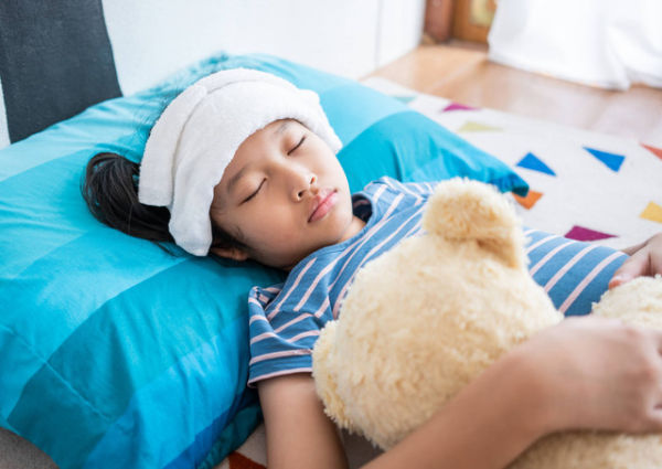 Ilustrasi Anak Demam Foto: nednapa/Shutterstock