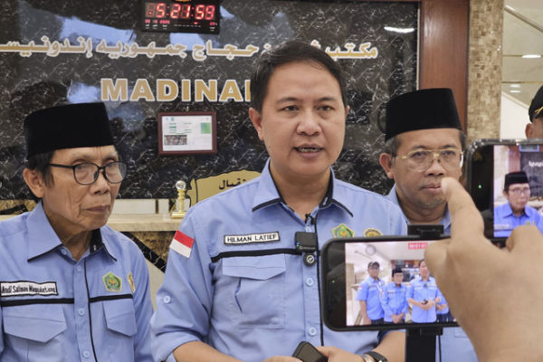 Dirjen Penyelenggaraan Haji dan Umrah Kemenag, Hilman Latief, di Madinah. Foto: Dok. MCH 2025
