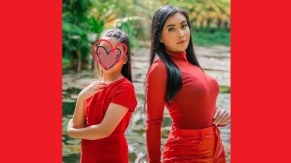 Denada dan anak semata wayangnya, Aisha Aurum.