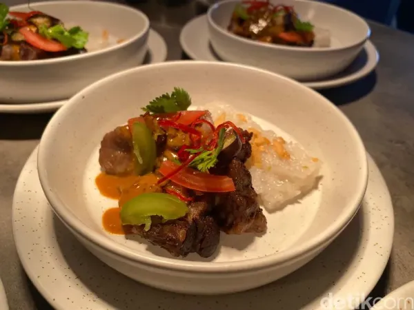 Ironwood Steak & Grill menyuguhkan sajian steak dengan cita rasa Asia. Berlokasi di Topgolf Jakarta, Fatmawati, Jakarta Selatan.