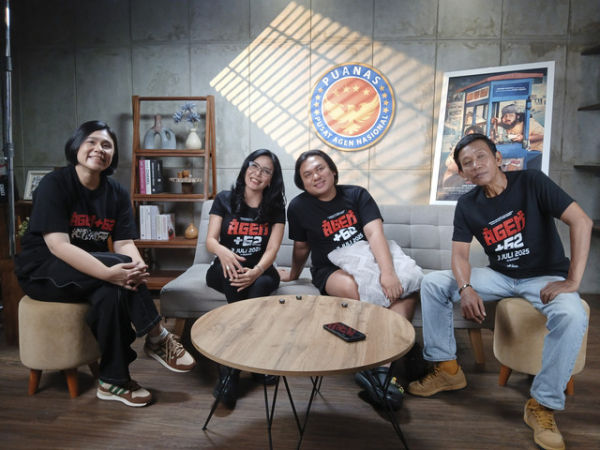 Sutradara, Dinna Jasanti (kiri), Rieke Diah Pitaloka, Keanu Angelo, dan Fanny Fadillah (kanan), dalam content day film Agent +62 di Kemang, Jakarta Selatan, Jumat (13/6).  Foto: Vincentius Mario/kumparan