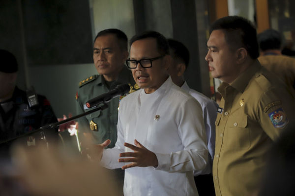 Wamendagri, Bima Arya, berbicara kepada wartawan terkait empat pulau yang menjadi sengketa antara Provinsi Aceh dan Sumatra Utara di Kantor Kemendagri, Jakarta, Senin (16/6/2025). Foto: Jamal Ramadhan/kumparan