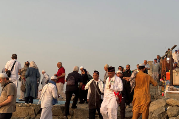Jemaah haji menuju gua hira. Foto: Moh Fajri/kumparan